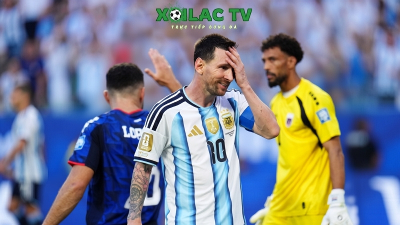 Phản ứng của Messi sau pha đá phạt